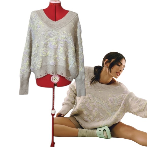 By Anthropologie Purple Beige Textured Oversized V-Neck Sweater Size XS - Picture 3 of 16